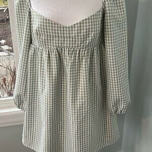 New Gianni Bini Sz 8 Sage Plaid Check
Sweetheart neck, Long Sleeve Mini Dress